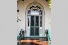 Anglesey House Iconic Forbes CBD Heritage Home, Forbes
